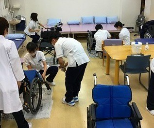 回復期リハビリテーション病棟　～車椅子クリーニング～